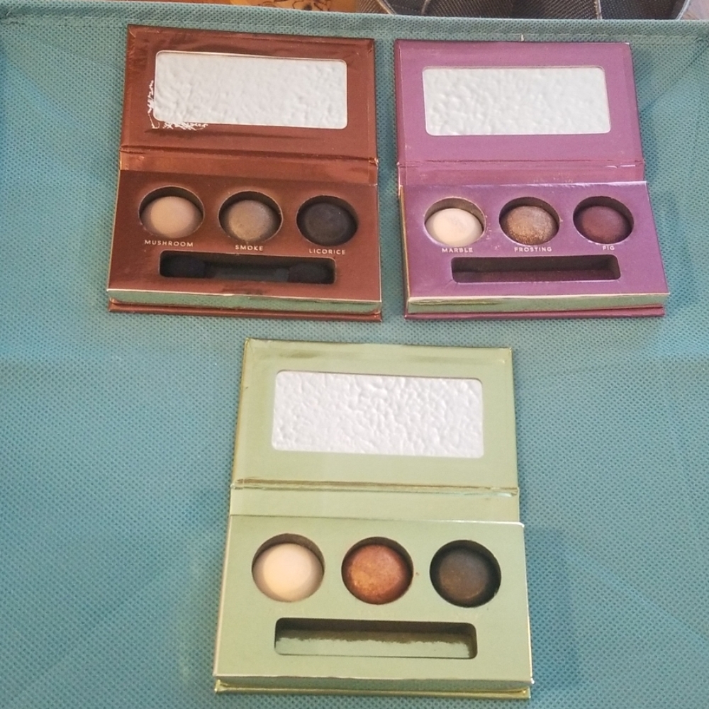 3 Laura Gellar mini baked shadow palettes.